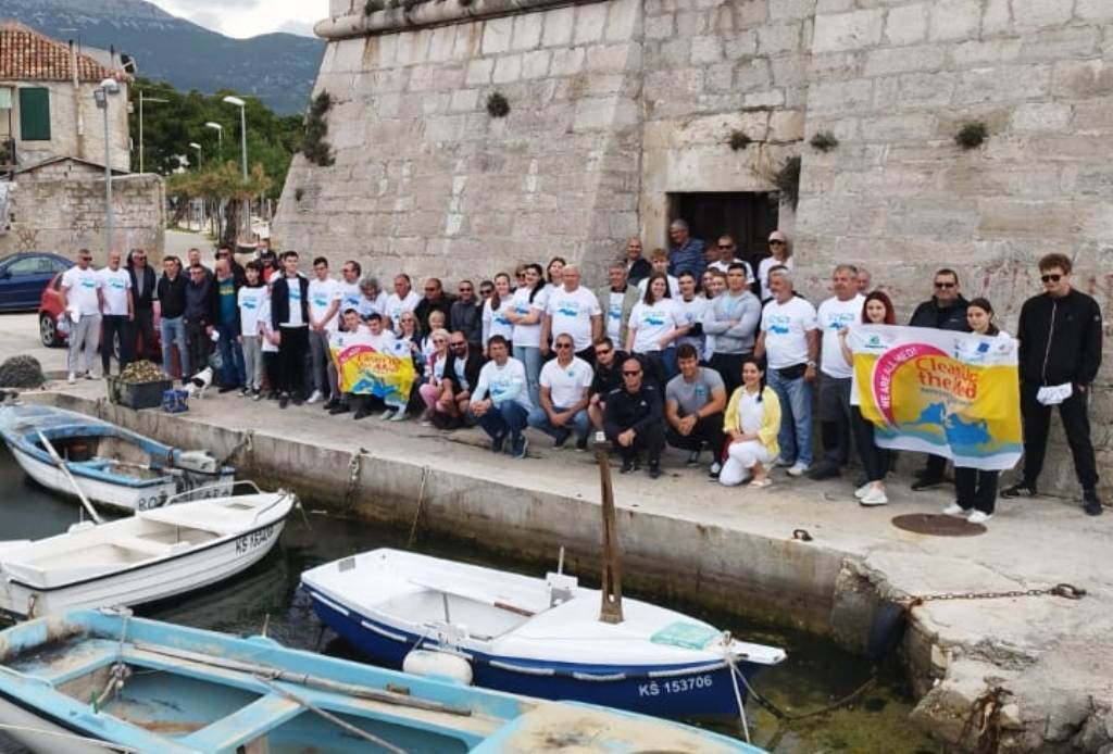 (FOTOGALERIJA) Uspješna eko akcija u Kaštel Štafiliću: Sve više sudionika, sve manje otpada