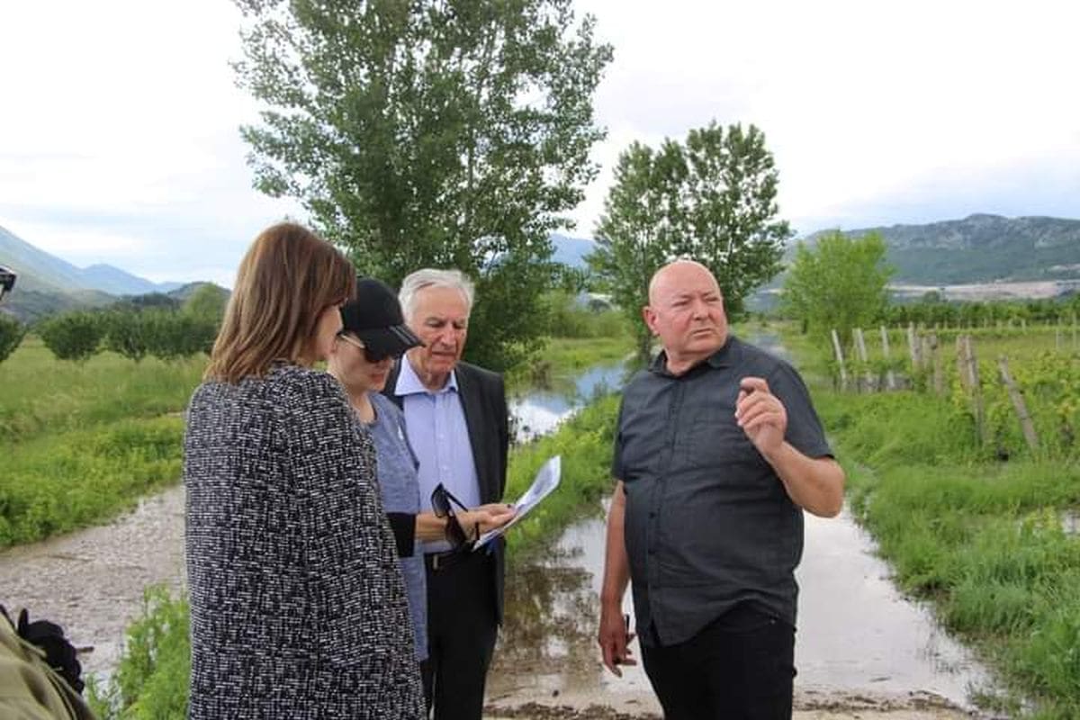 JAKO LOŠE IZGLEDA Polje leži pod vodom, župan obišao Pojezerje i Ploče