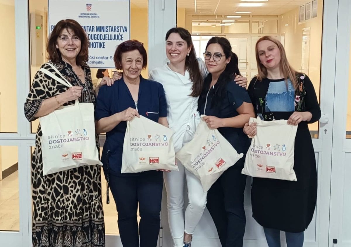 Klinika za psihijatriju KBC-a Split: Podijeljeni prvi paketi u humanitarnoj akciji "Sitnice dostojanstvo znače"