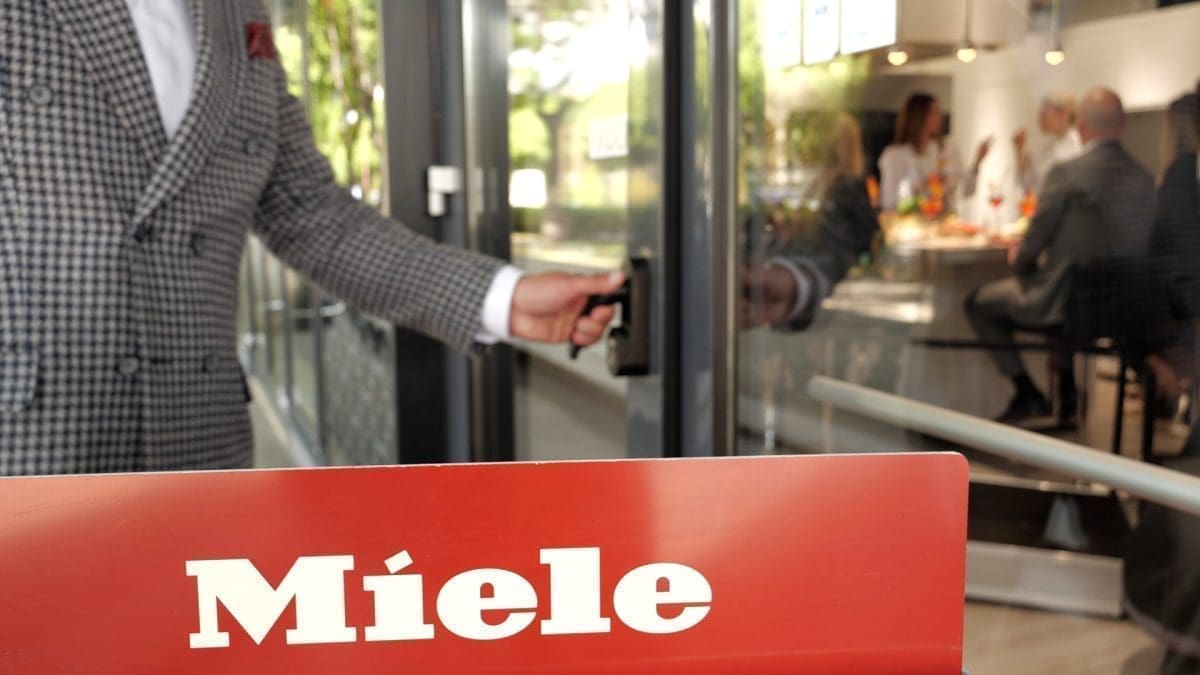 final 00 00 16 18 Still002