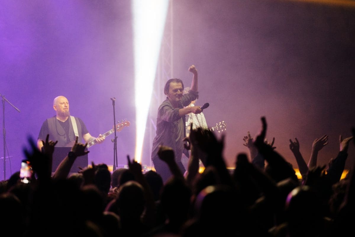 Spektaklom u Karlovcu započela turneja: Goran Bare i Majke stižu na Gripe!