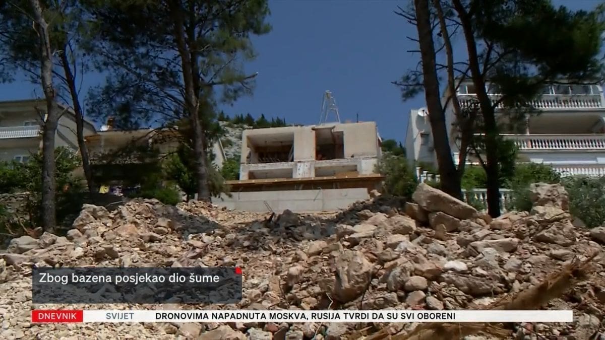 INVESTITORU U DALMACIJI NI TRAGA NI GLASA Susjedstvo pretvoreno u gradilište, bageri trn u oku promatrača: "Katastrofa"