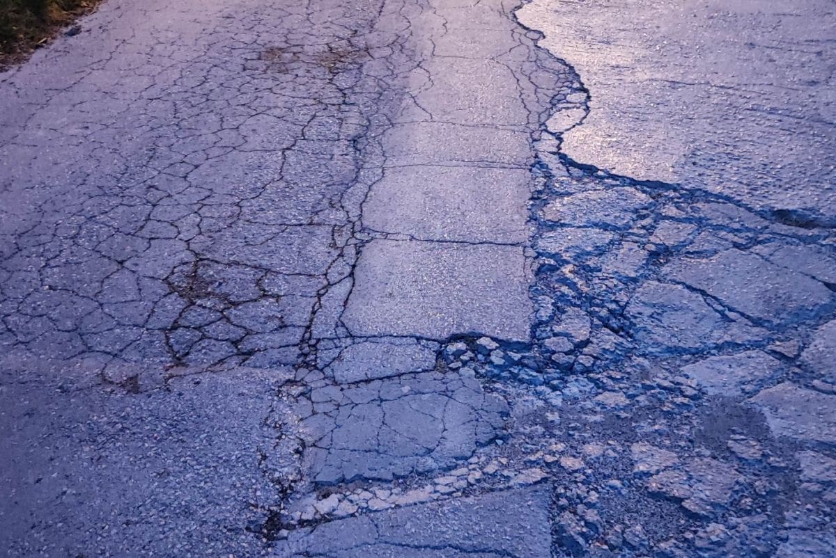 OTUŽNI PRIZORI Da, ovo je cesta u Splitu: "Da nije tragično bilo bi..."