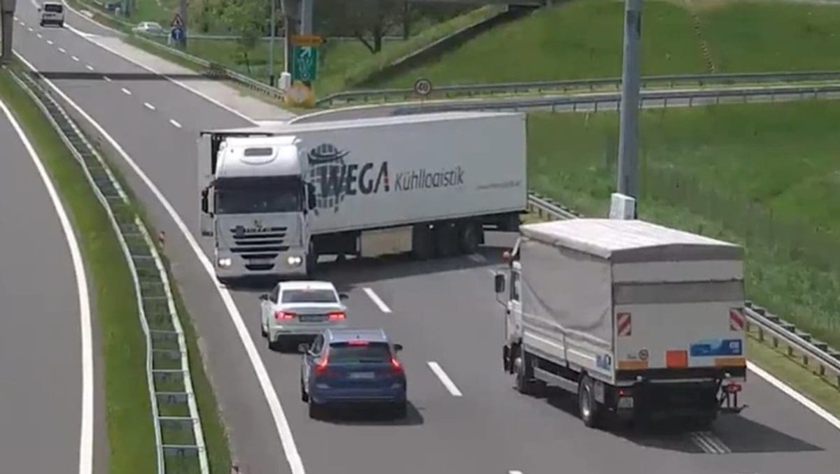 Rumunj krenuo po piliće pa izveo pravu vratolomiju na cesti: Zaradio je novčanu kaznu, a zabranjeno mu je korištenje inozemne vozačke dozvole u Hrvatskoj