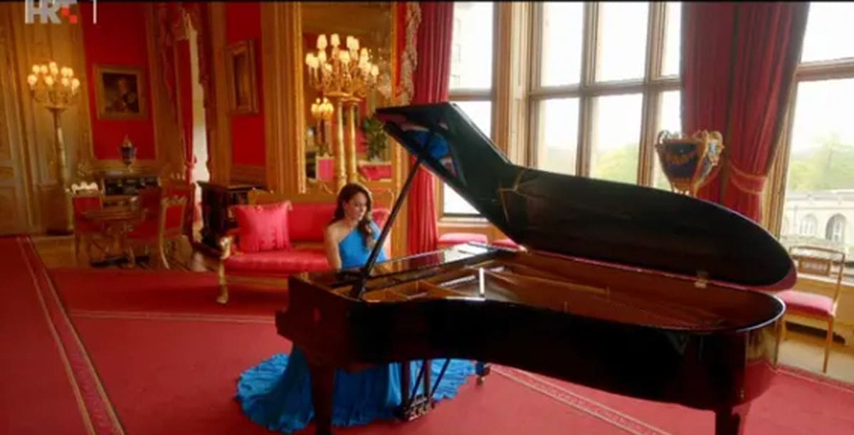 Kate Middleton u finalu Eurosonga zasvirala na klaviru s lanjskim pobjednicima