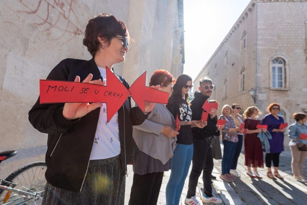 SDP-ovci u Trogiru poručili: "Moli se u crkvi"