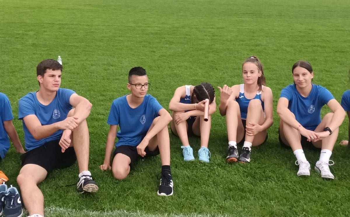 DALMATINSKA LIGA Deset odličja atletičara AK Alojzije Stepinac u Makarskoj, osobni rekord Natali Barišić u skoku u dalj