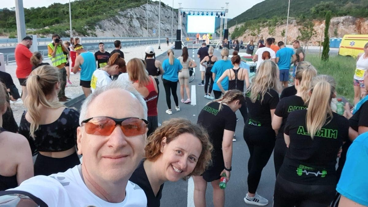 VIDEO Bivši splitski gradonačelnik sudjelovao na utrci preko Pelješkog mosta: "Čestitan Van Dan državnosti"