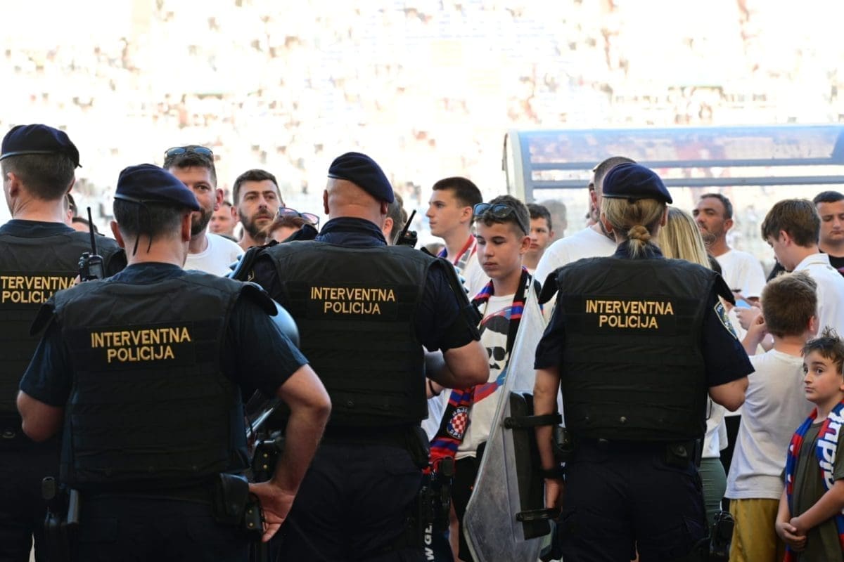 SKANDAL NA POLJUDU Izbila tuča nakon završetka utakmice, intervenirala policija