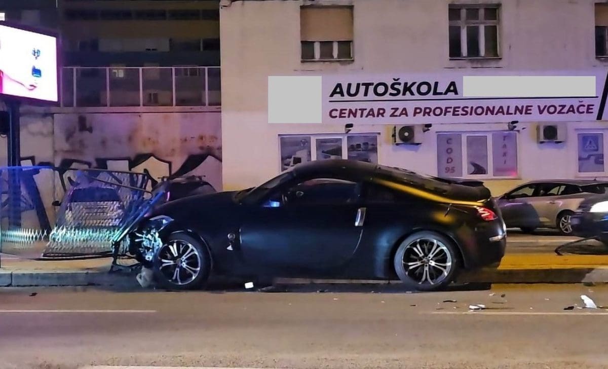 RUŽNI PRIZORI NA SPLITSKOJ PROMETNICI Dogodila se prometna nesreća! Čovjek 'pomeo' ogradu, policija je na mjestu događaja