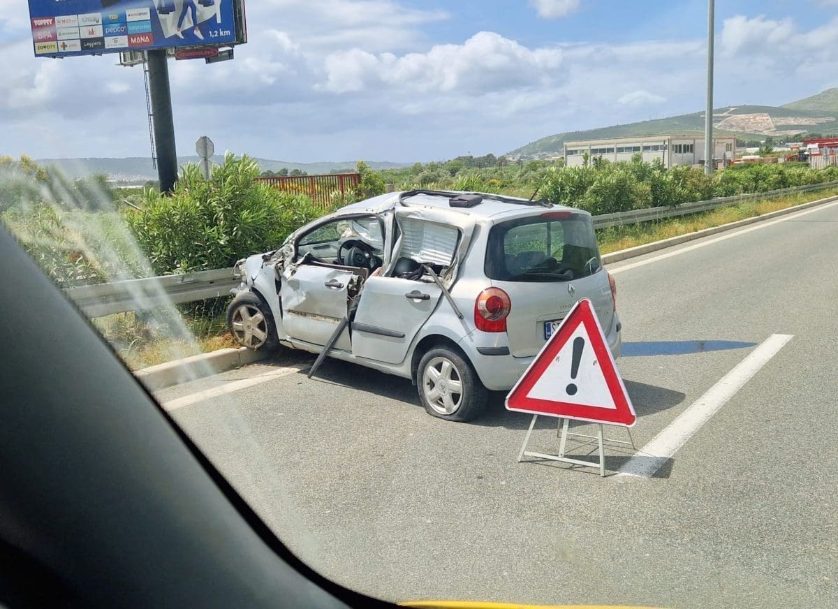 SKRŠILI SE U KAŠTELIMA U sudaru sudjelovala dva auta i teretno vozilo