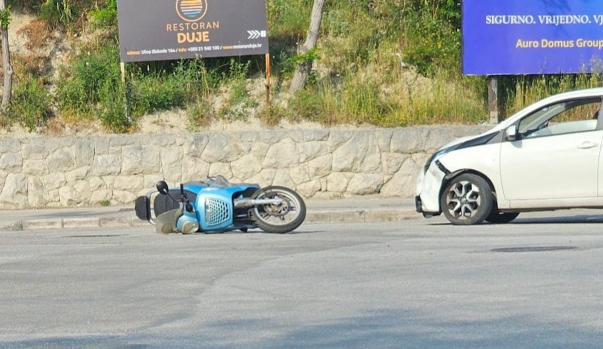 PROMETNA NESREĆA U SPLITU Sudar osobnog vozila i motocikla, dvije osobe zatražile liječničku pomoć