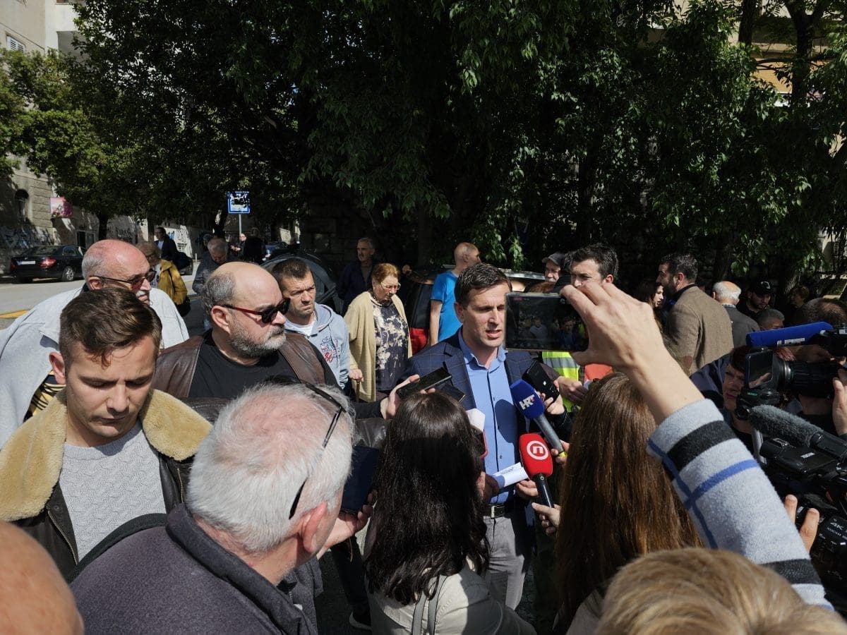 prosvjed small mall 22 