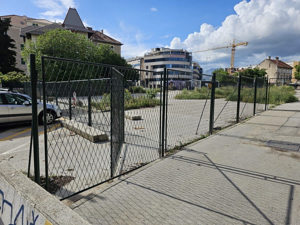 small mall policija 8 