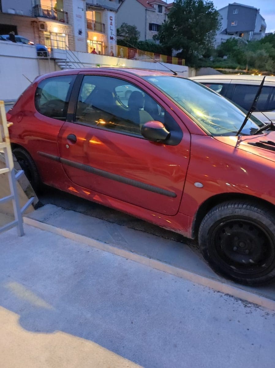 vrazova blokiran prolaz 3 