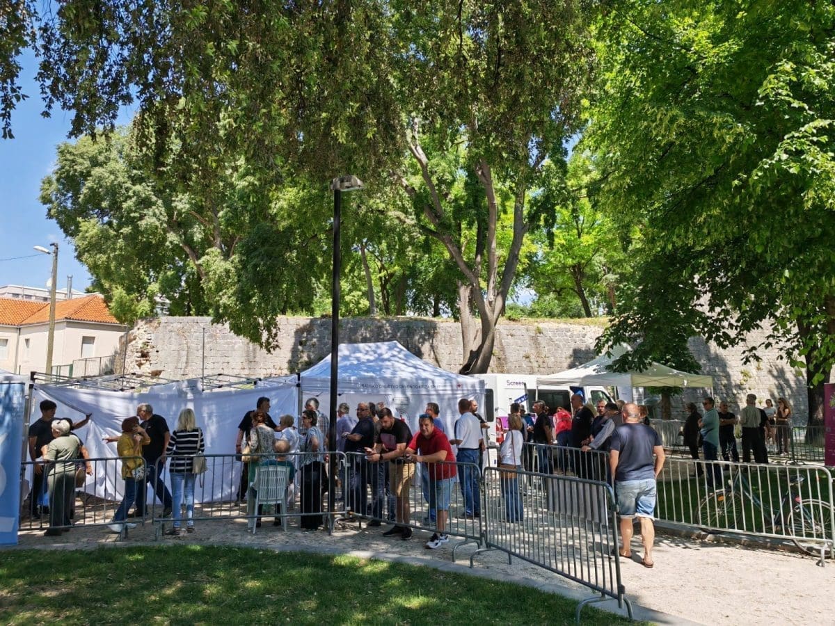 (FOTO) VELIKA JAVNOZDRAVSTVENA AKCIJA U ĐARDINU "Ljudi dolaze, bilo ih je već nekoliko stotina. Trudimo se, apeliramo i pozivamo vas da dođete"