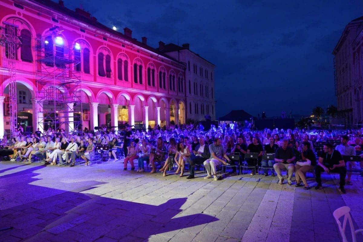 (FOTO) VEČER MLADIH IZVOĐAČA Nove zvijezde glazbene scene osvajaju srca publike