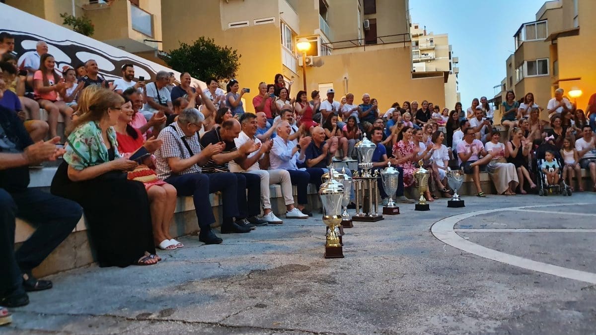 VELIKA FEŠTA PRIPREMA SE U KVARTU Svi su uzbuđeni, bit će pregršt događaja...