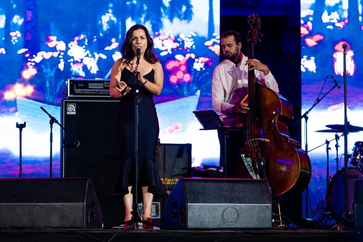 LUDILO ATMOSFERA NA SPLITSKOM FESTIVALU S PRINCEOVOM BASISTICOM, DOMAĆIM JAZZERIMA I GOŠĆAMA IZNENAĐENJA Ida Nielsen moćno zavladala Prokurativama