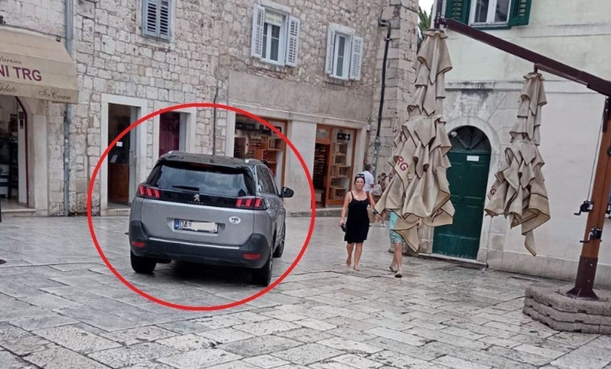 KAKO, SINKO? Tip se 'provozao' Dioklecijanovom palačom, stigao je do Voćnog trga