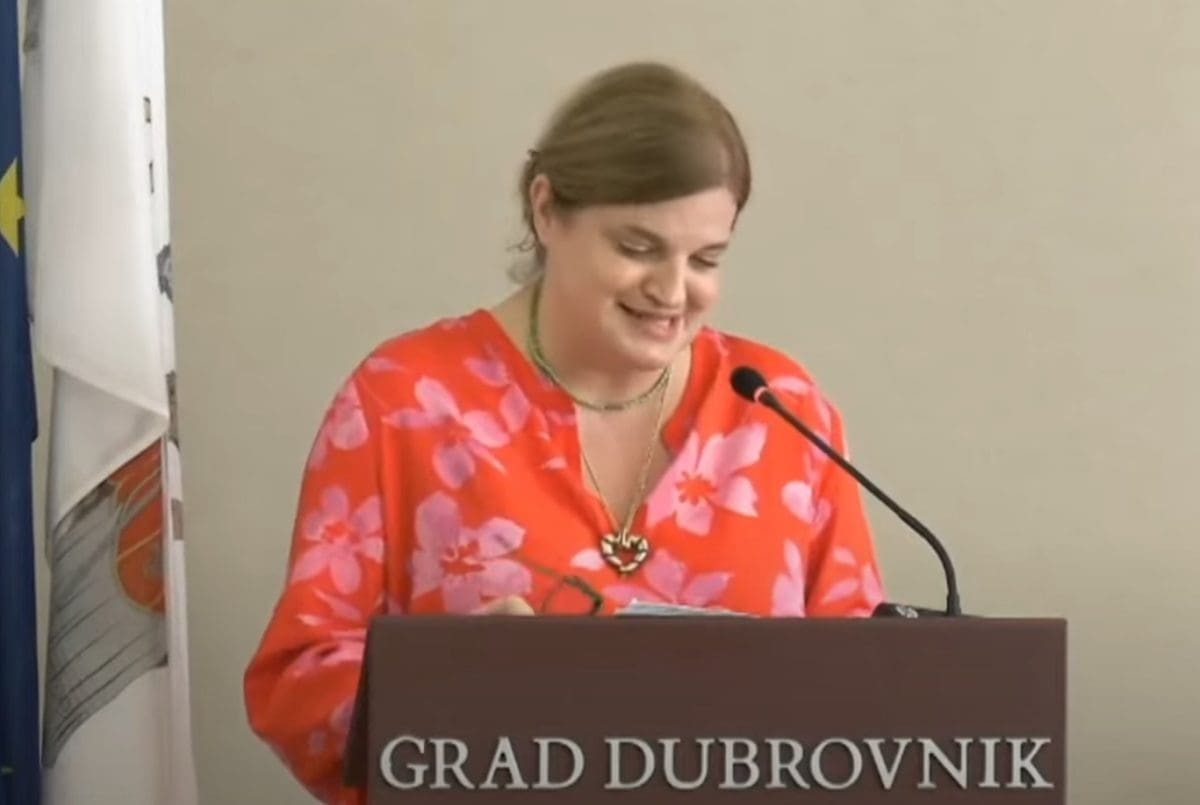 OVO MORATE POGLEDATI Članica HDZ-a iz Dalmacije: "Hrvatska je imala nezaposlenost i dugove. Jedno jutro smo se probudili i problemi su nestali - zbog HDZ-a"