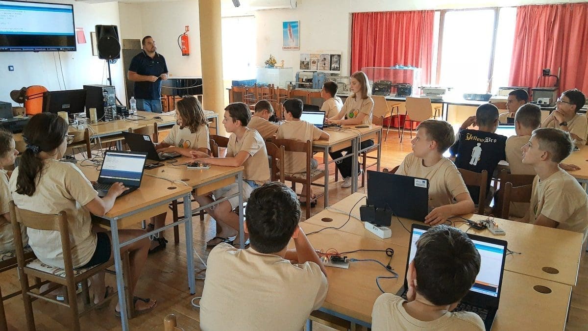 Ljetne škole tehničkih aktivnosti u Zvjezdanom selu Mosor: Od radionica do radioamaterskog kampa