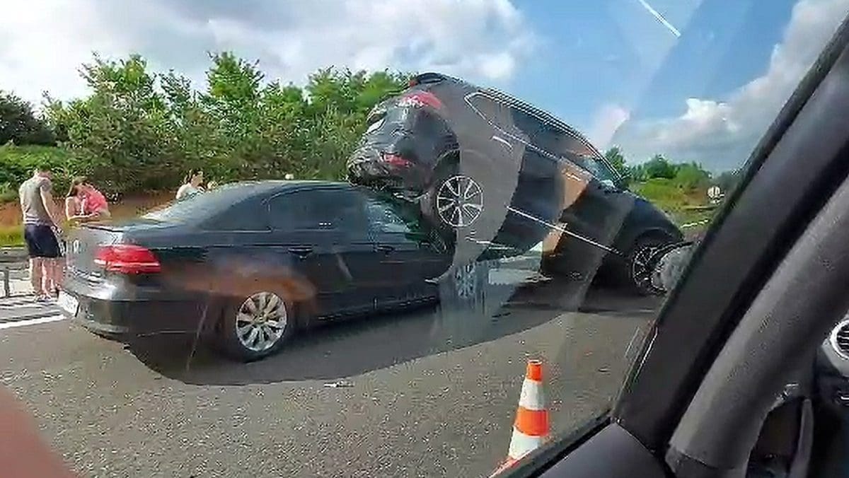 TEŠKA PROMETNA NESREĆA NA DALMATINI Ovo se ne viđa često, evo kako izgledaju razbijena vozila na autocesti