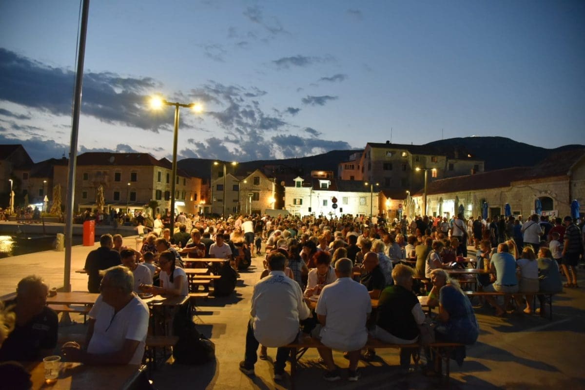 9. tradicionalna manifestacija Eno gastro Kaštela 2023. privukla je mnoge, moglo se probati specijalitete iz cijele zemlje
