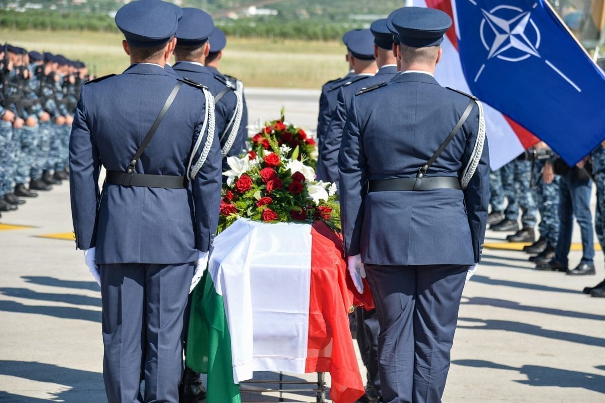 TUŽNI PRIZORI IZ SPLITSKE ZRAČNE LUKE Uz vojne počasti, ispraćeni preminuli pripadnici mađarskih Oružanih snaga