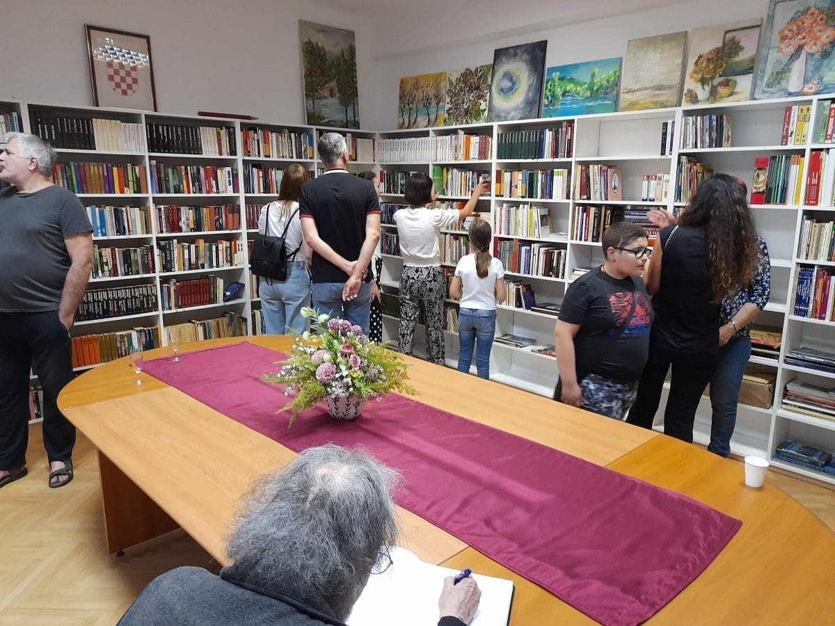 Otvaranjem čitaonice knjižnice započele 20. Ivanjske večeri u Slimenu