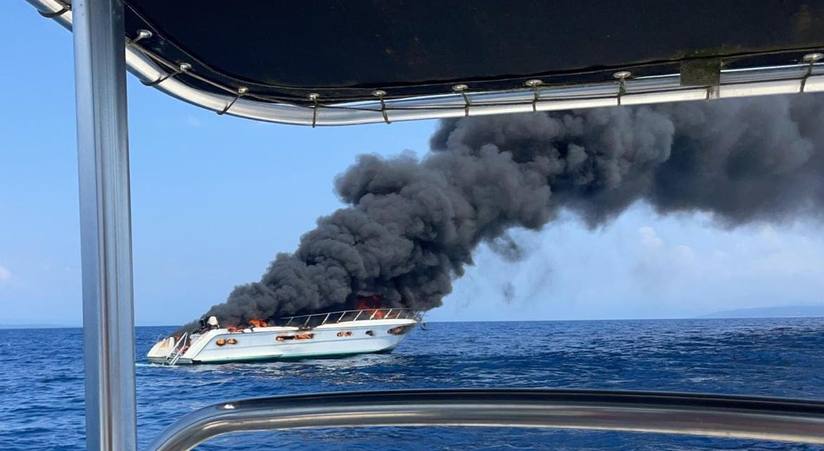 BUKTINJA NA PUČINI U potpunosti izgorjela luksuzna jahta, doznajemo najnovije informacije