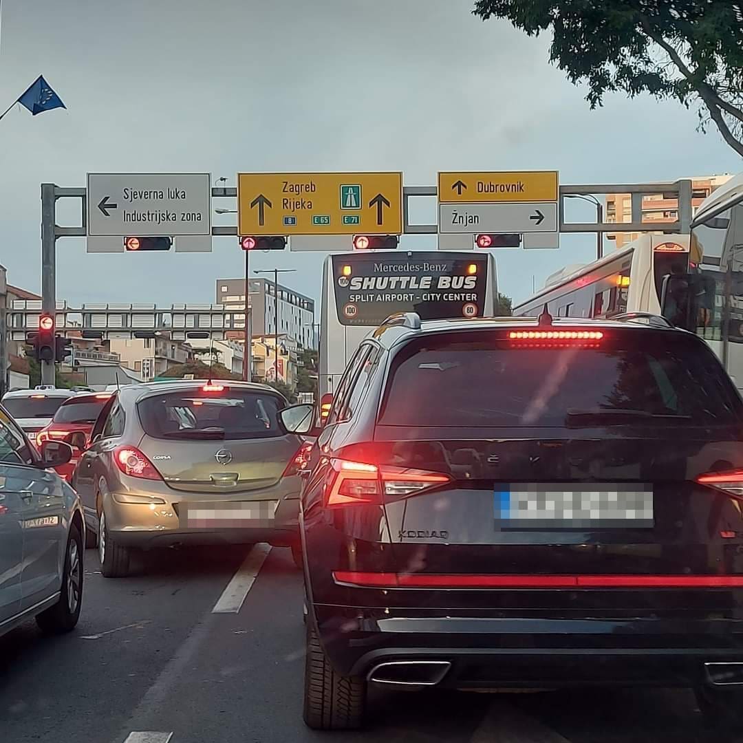 MIC PO MIC Zbog kvara autobusa nastala ogromna gužva na izlazu iz Splita: 'Samo strpljivo i opušteno'