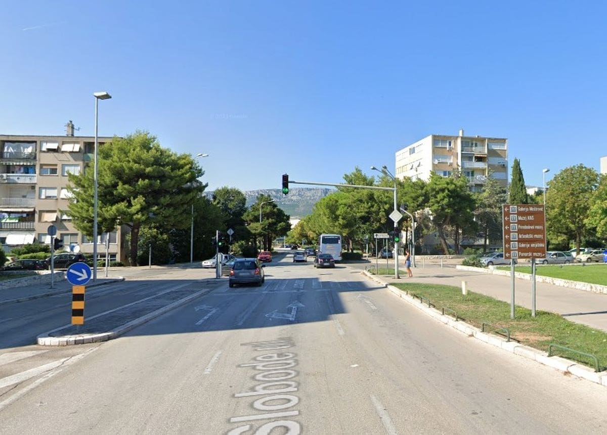 ČESTITAMO, MAJSTORE Je li ovaj potez vozača u Splitu za oduzeti vozačku?: 'Da stave kamere na semafore..'