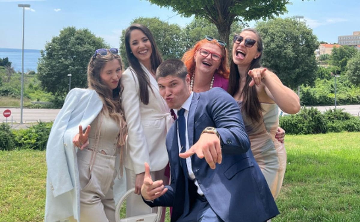 OGLASIO SE I SPLIĆANIN, NAJMLAĐI DOKTOR U HRVATSKOJ "Ne treba lagati sam sebe i pričat da ćemo mi sad promijeniti svijet s mojim doktoratom"