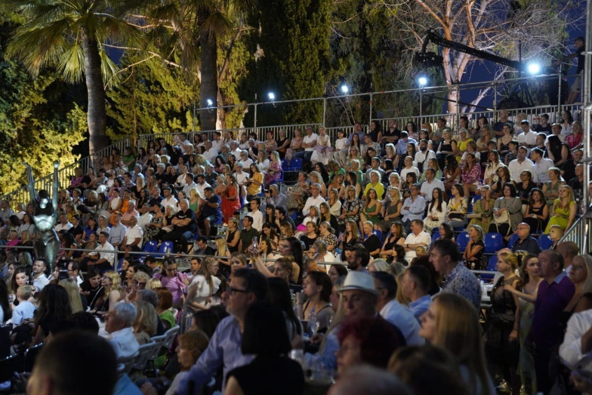 Splitski gradski vijećnik iz redova HDZ-a pohvalio Melodije Jadrana: "Pružaju onaj dobro poznati glazbeni užitak, bez kojeg smo mogli ostati!"