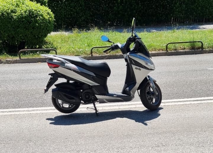 TRAŽI SE PLAVA DACIA Vozač u Splitu oborio vozača motocikla pa pobjegao. Evo detalja