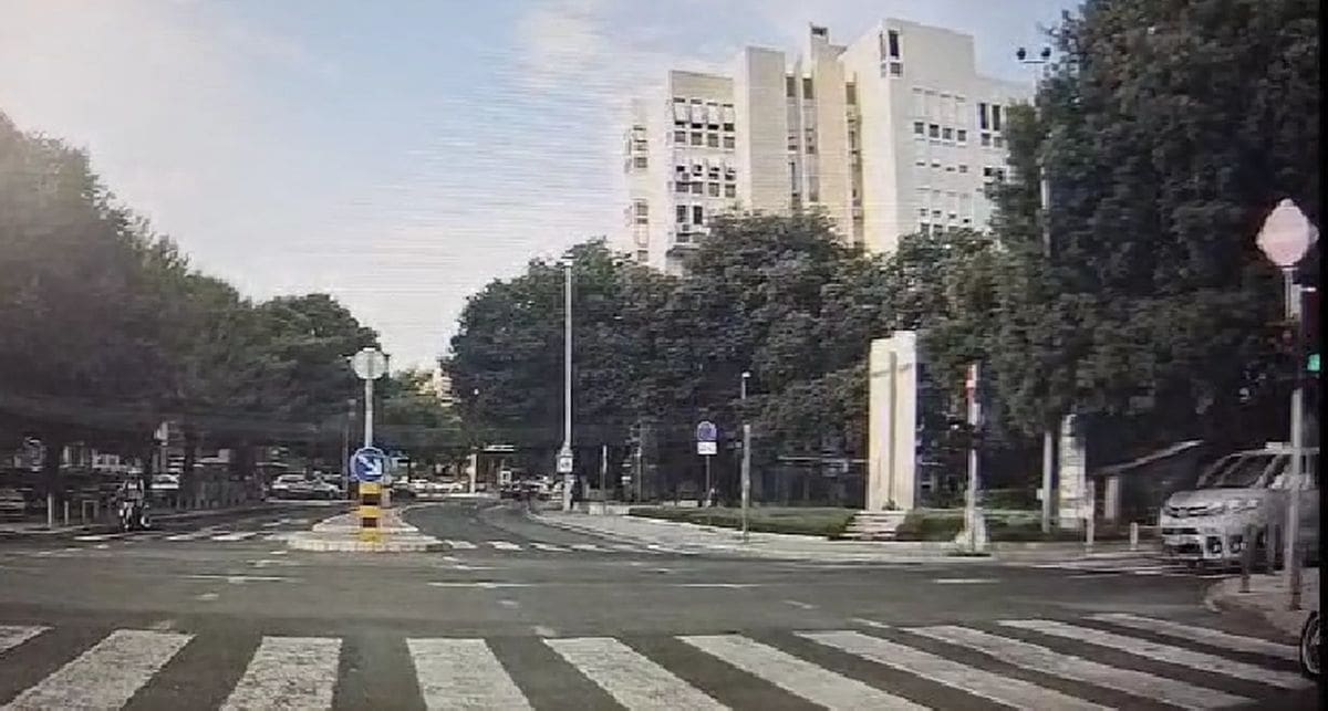 IZBJEGNUTA STRAŠNA NESREĆA Taxi 'proletio' kroz crveno na opasnom splitskom raskrižju: 'Ništa nova'