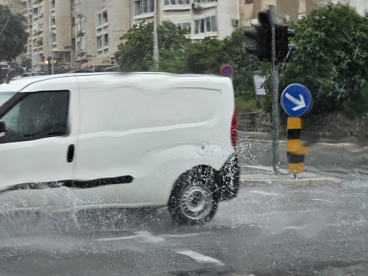 nevrijeme split naslovnica 4 