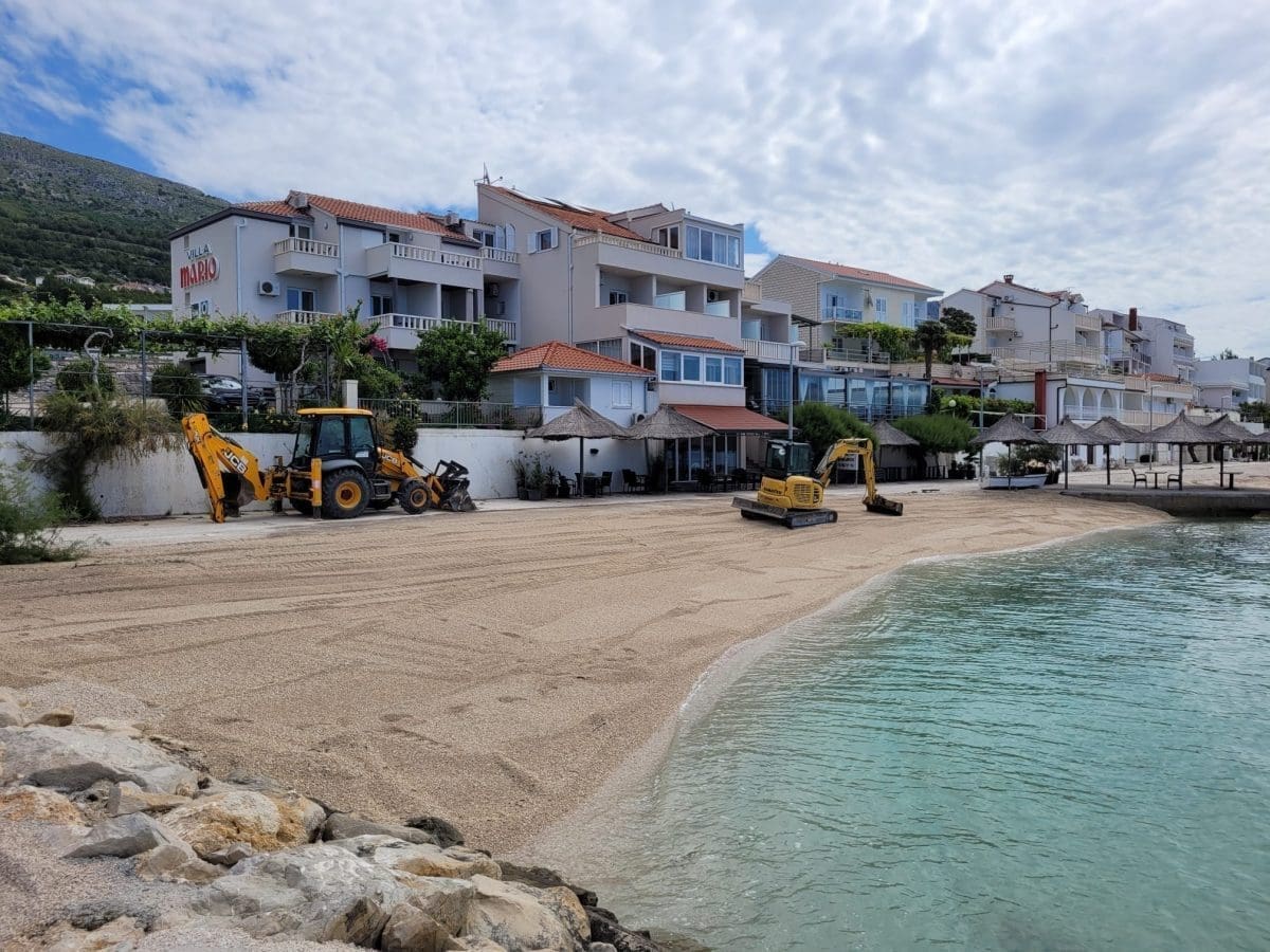 DOHRANA PLAŽE I SANACIJA PERA Načelnik općine Podstrana provjerio kako napreduju radovi