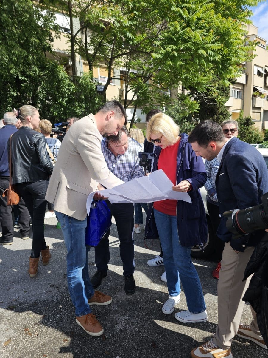 prosvjed small mall3