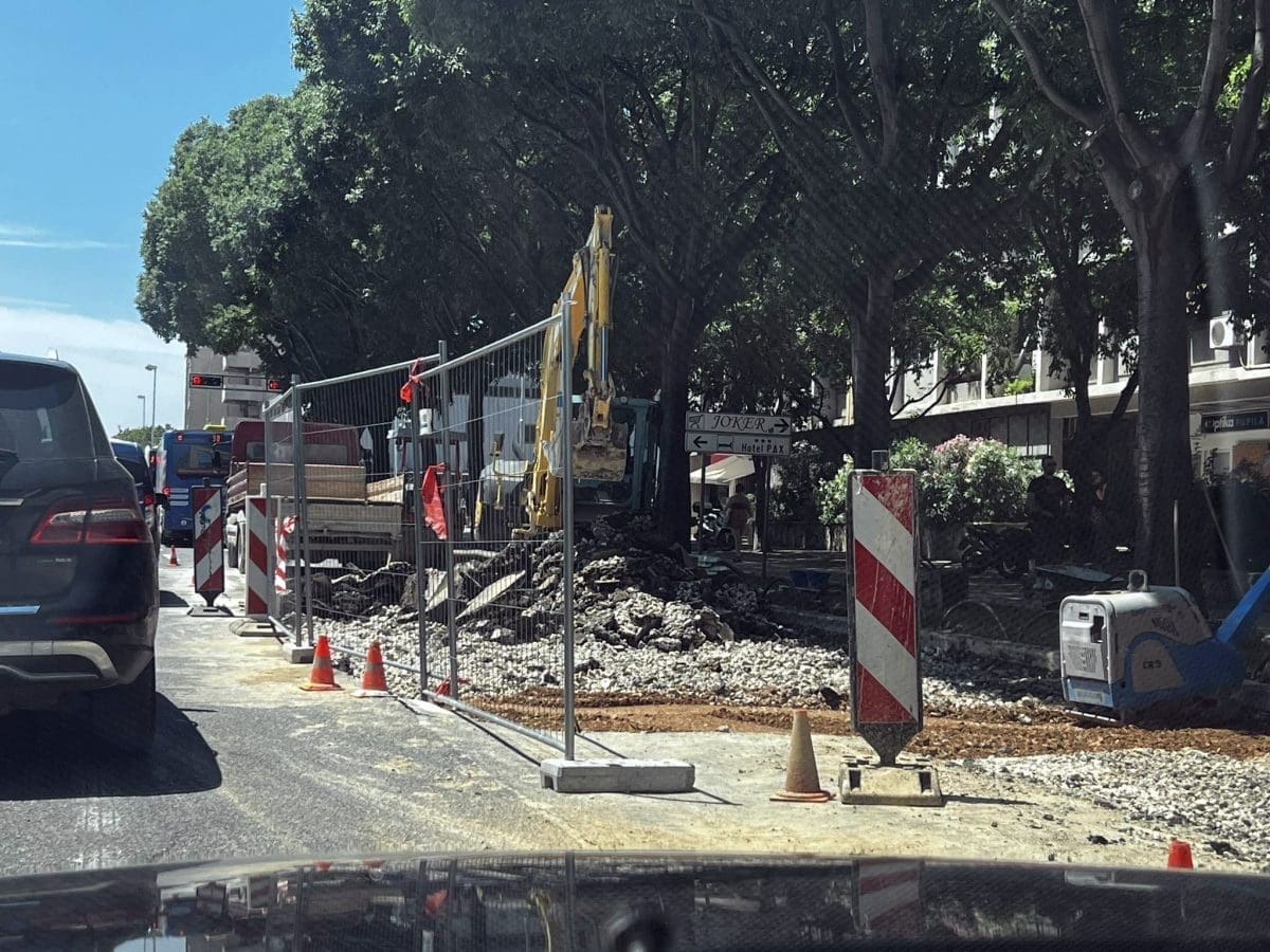 Sanira se puknuta cijev u Poljičkoj