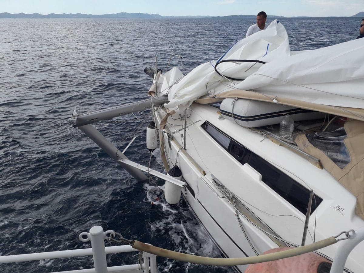 Jedna osoba ozlijeđena u sudaru glisera i jedrilice