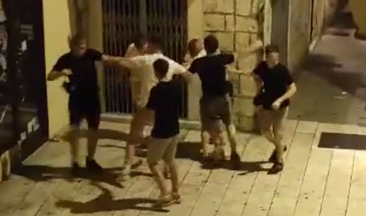 DJED PRETUČENOG DJEČAKA: "Napala ih je skupina BBB-a, netko je viknuo i 'vadi nož'..."