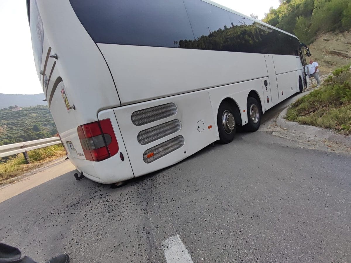 zaglavljen autobus 1