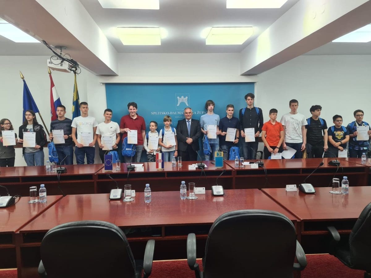 NA MLADIMA SVIJET OSTAJE Ovi mladi ljudi iz SDŽ su rasturili na Državnom prvenstvu iz informatike, donijeli su čak tri prva mjesta