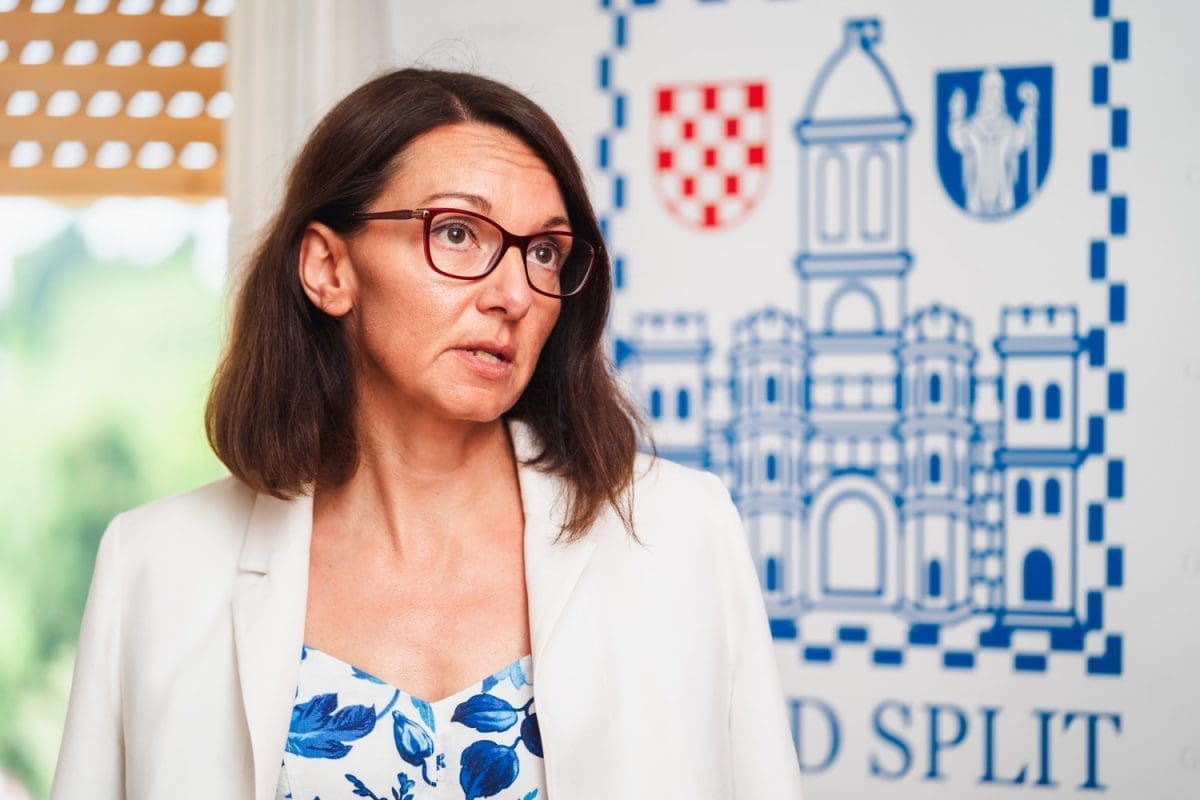 ĐEREK O DELOŽACIJI OSOBE S INVALIDITETOM: "Nisu mi jasni motivi isticanja u javnosti potpuno neistinite činjenice da će gospodin Rakić 'sutra završiti na ulici'"