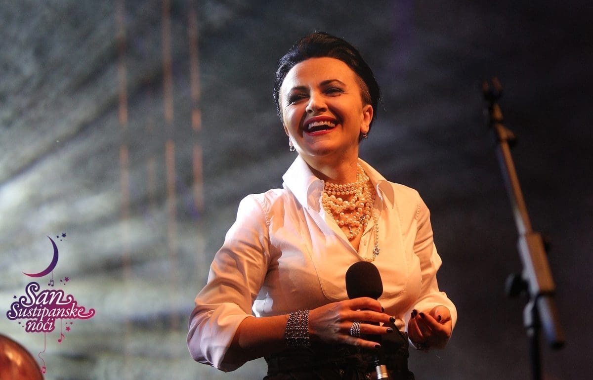 POGLEDAJTE VIDEO Amira Medunjanin poziva na San Sustipanske noći