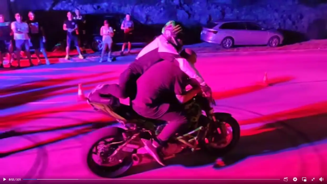 OPA! KAD GRADONAČELNIK POLUDI Miro Bulj se vozao na motoru na jednom kotaču i bez kacige, oduševljen je