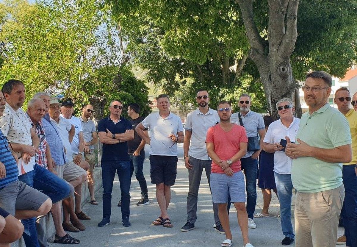 ZAVRŠILA TREĆA FAZA OBILASKA MJESNIH ODBORA Gradonačelnik Ninčević zadovoljan: 'Hvala vam na svakom prijedlogu, inicijativi, upućenoj kritici!'