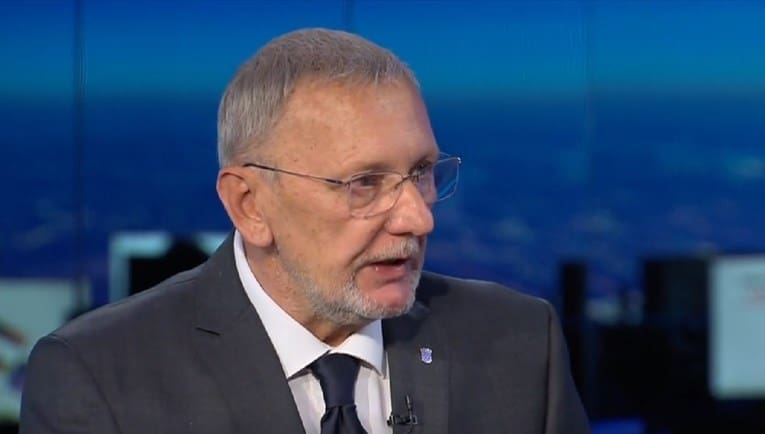 DAVOR BOŽINOVIĆ: "Kroz mađarsku žicu prolazi više migranata nego kroz Hrvatsku"